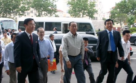 缅甸国家和平与发展委员会第一秘书长丁昂敏乌一行到8868登录入口考察